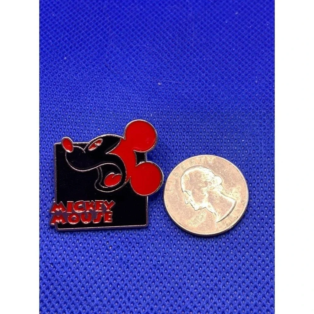 2012 Mickey Mouse Expressions Disney Trading Pin Red Scared